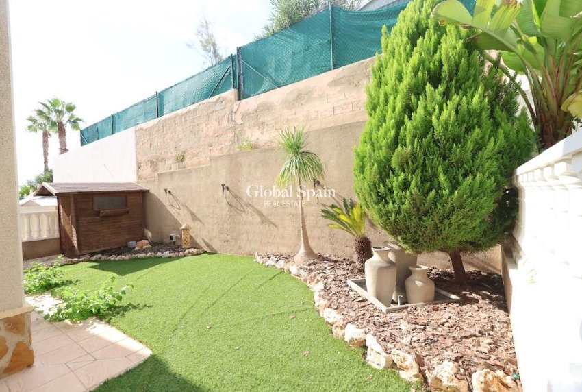 Wederverkoop - VILLA -
ORIHUELA COSTA - Costa Blanca