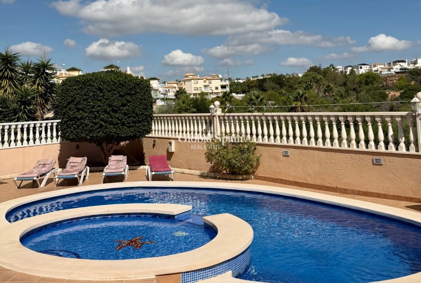 Wederverkoop - VILLA -
ORIHUELA COSTA - Costa Blanca