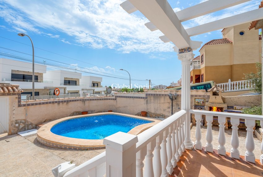 Wederverkoop - VILLA -
ORIHUELA COSTA - El Galan