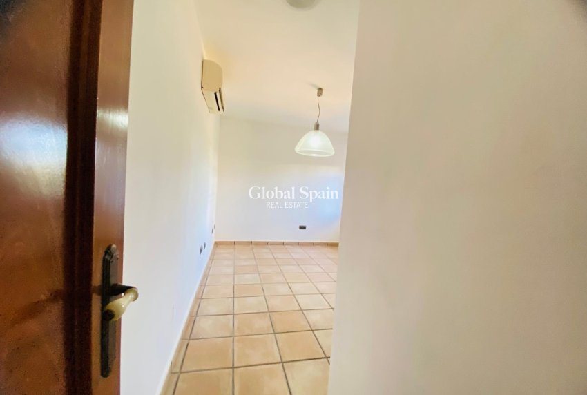 Wederverkoop - VILLA -
ORIHUELA COSTA - La Florida