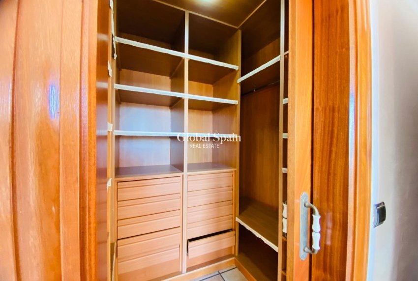 Wederverkoop - VILLA -
ORIHUELA COSTA - La Florida