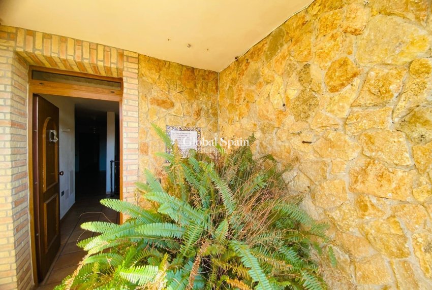 Wederverkoop - VILLA -
ORIHUELA COSTA - La Florida