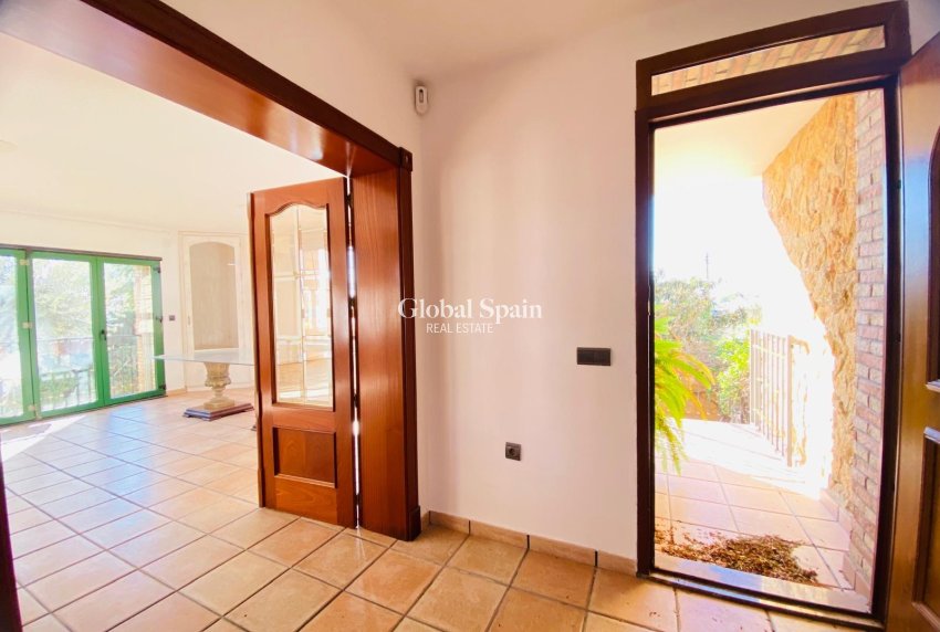 Wederverkoop - VILLA -
ORIHUELA COSTA - La Florida