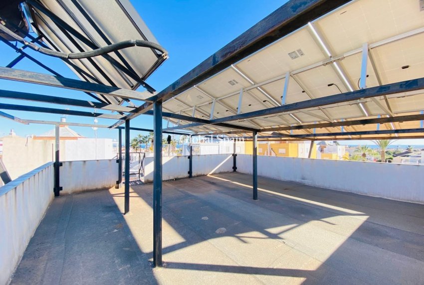 Wederverkoop - VILLA -
ORIHUELA COSTA - La Florida