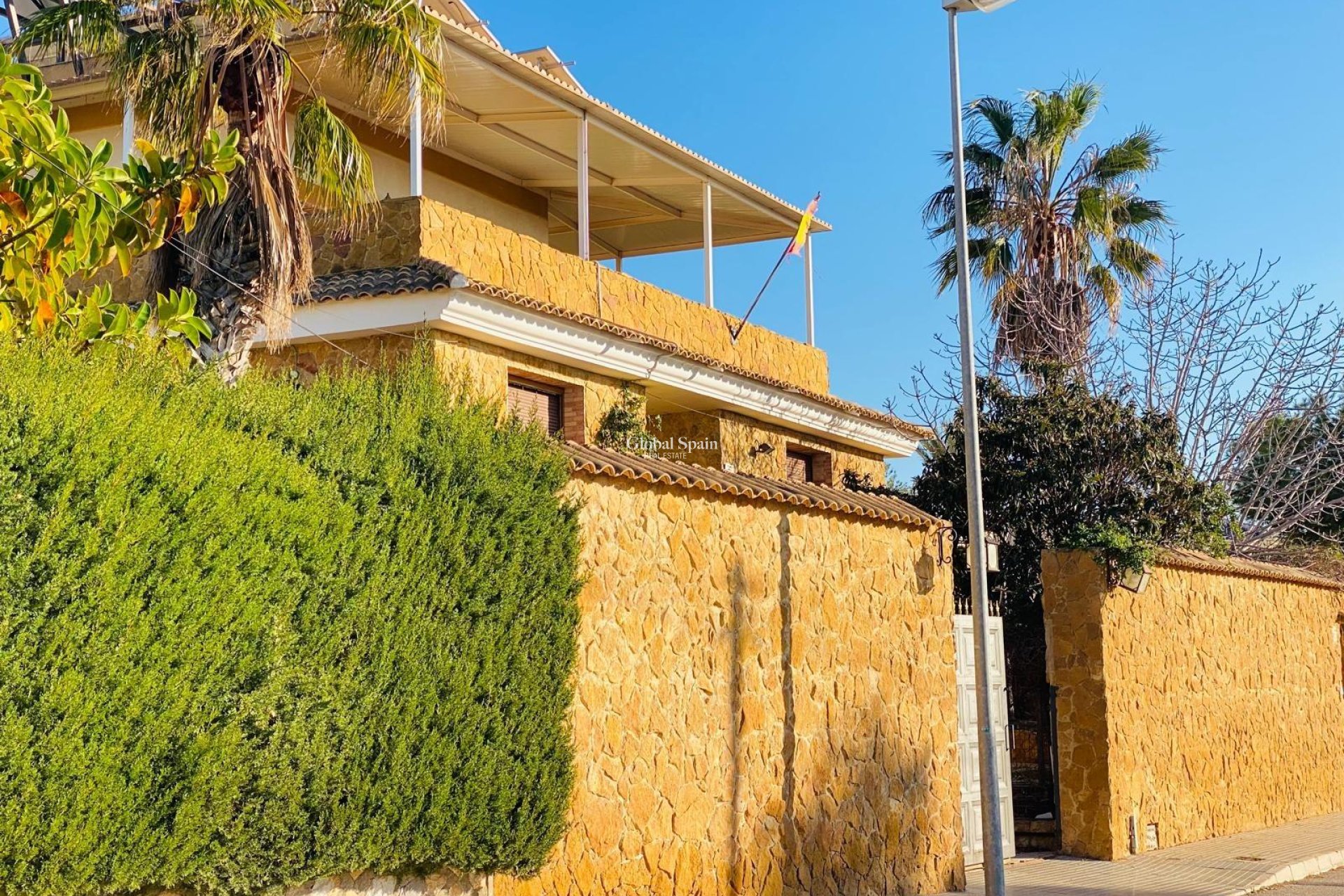 Wederverkoop - VILLA -
ORIHUELA COSTA - La Florida