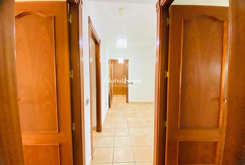 Wederverkoop - VILLA -
ORIHUELA COSTA - La Florida