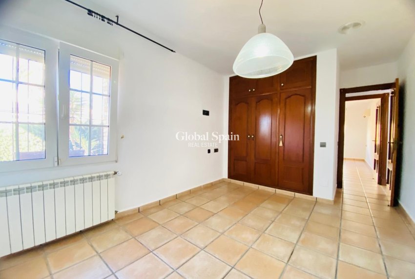 Wederverkoop - VILLA -
ORIHUELA COSTA - La Florida