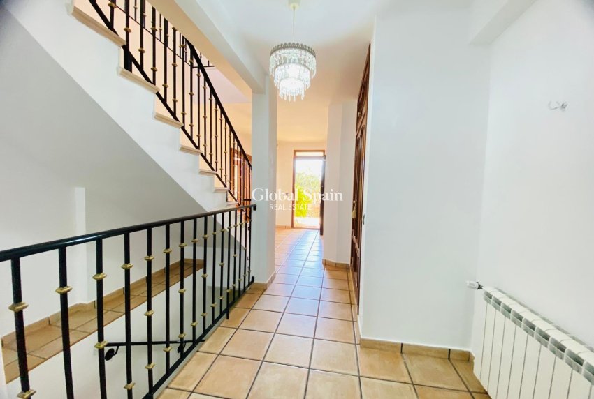 Wederverkoop - VILLA -
ORIHUELA COSTA - La Florida