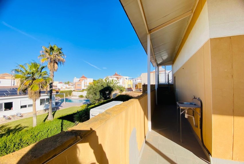 Wederverkoop - VILLA -
ORIHUELA COSTA - La Florida