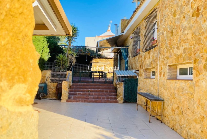 Wederverkoop - VILLA -
ORIHUELA COSTA - La Florida