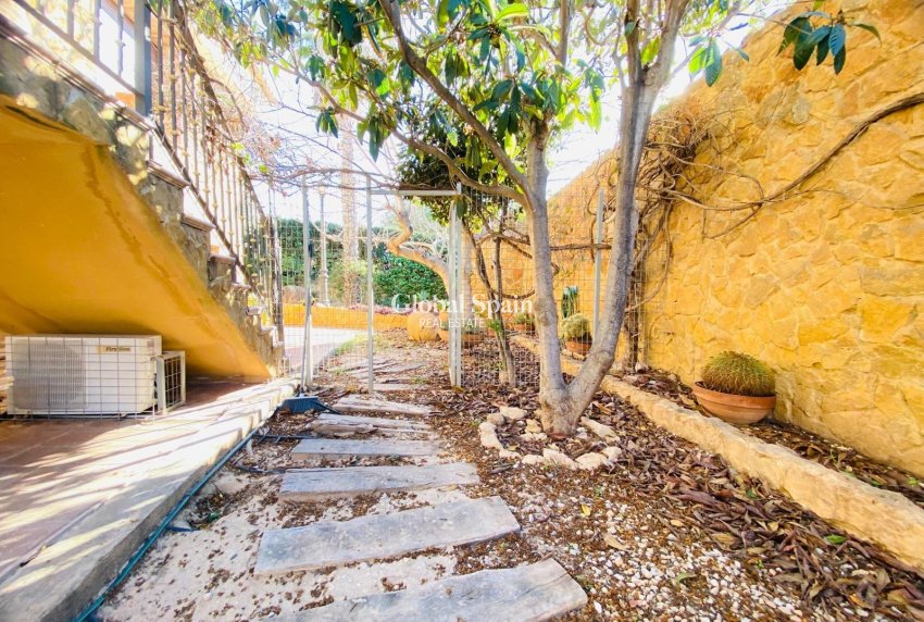 Wederverkoop - VILLA -
ORIHUELA COSTA - La Florida