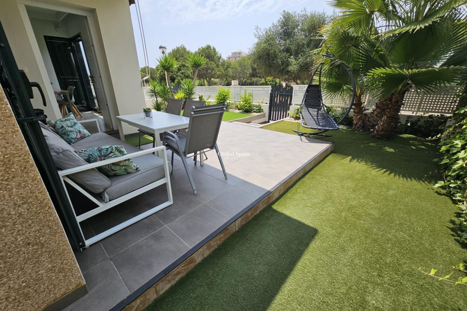 Wederverkoop - VILLA -
ORIHUELA COSTA - La Regia