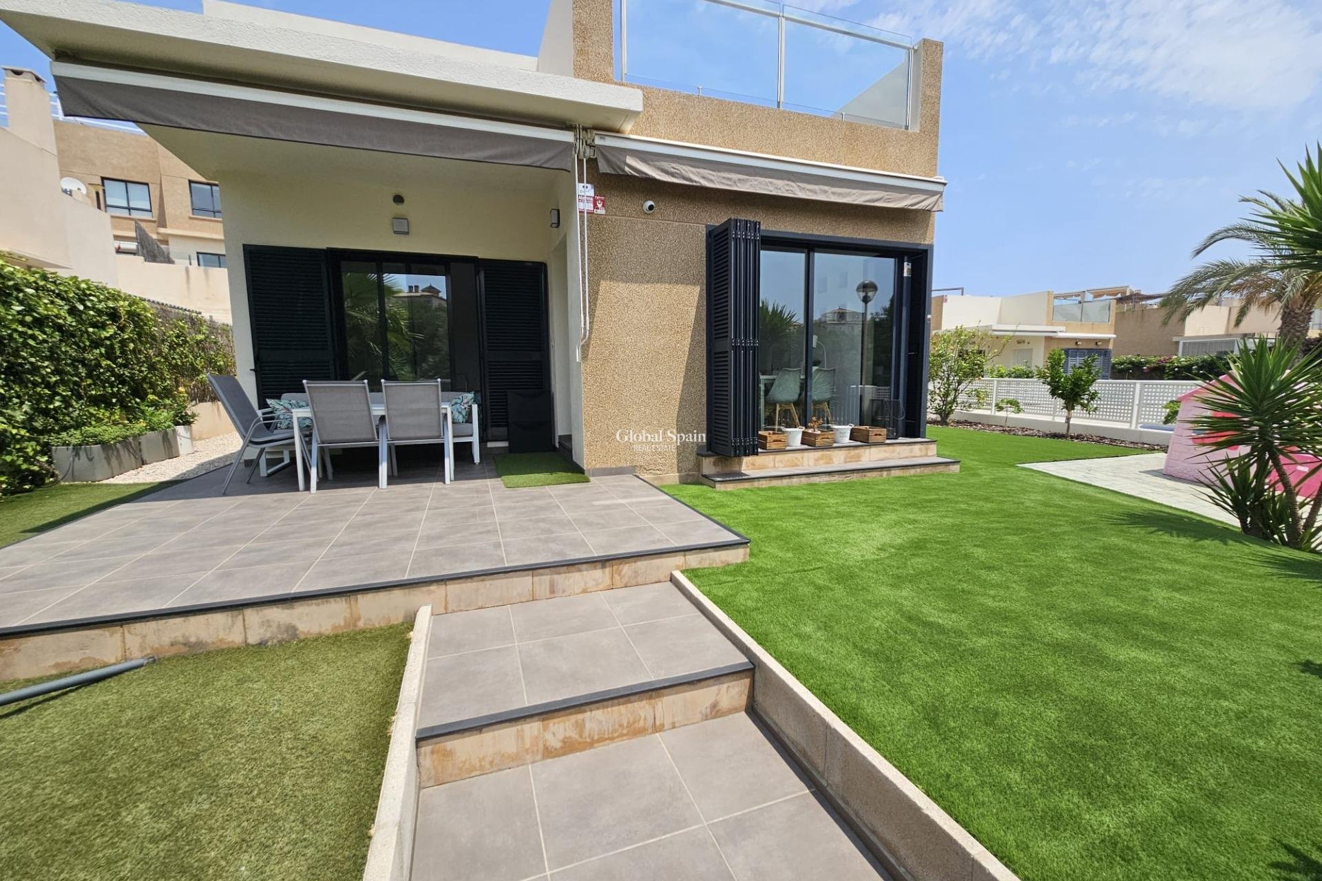 Wederverkoop - VILLA -
ORIHUELA COSTA - La Regia