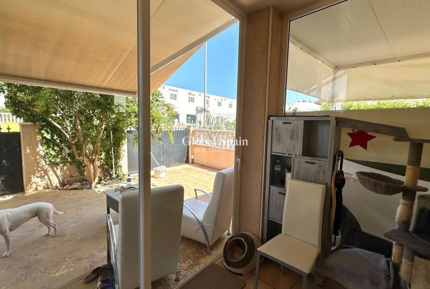 Wederverkoop - VILLA -
ORIHUELA COSTA - La Regia