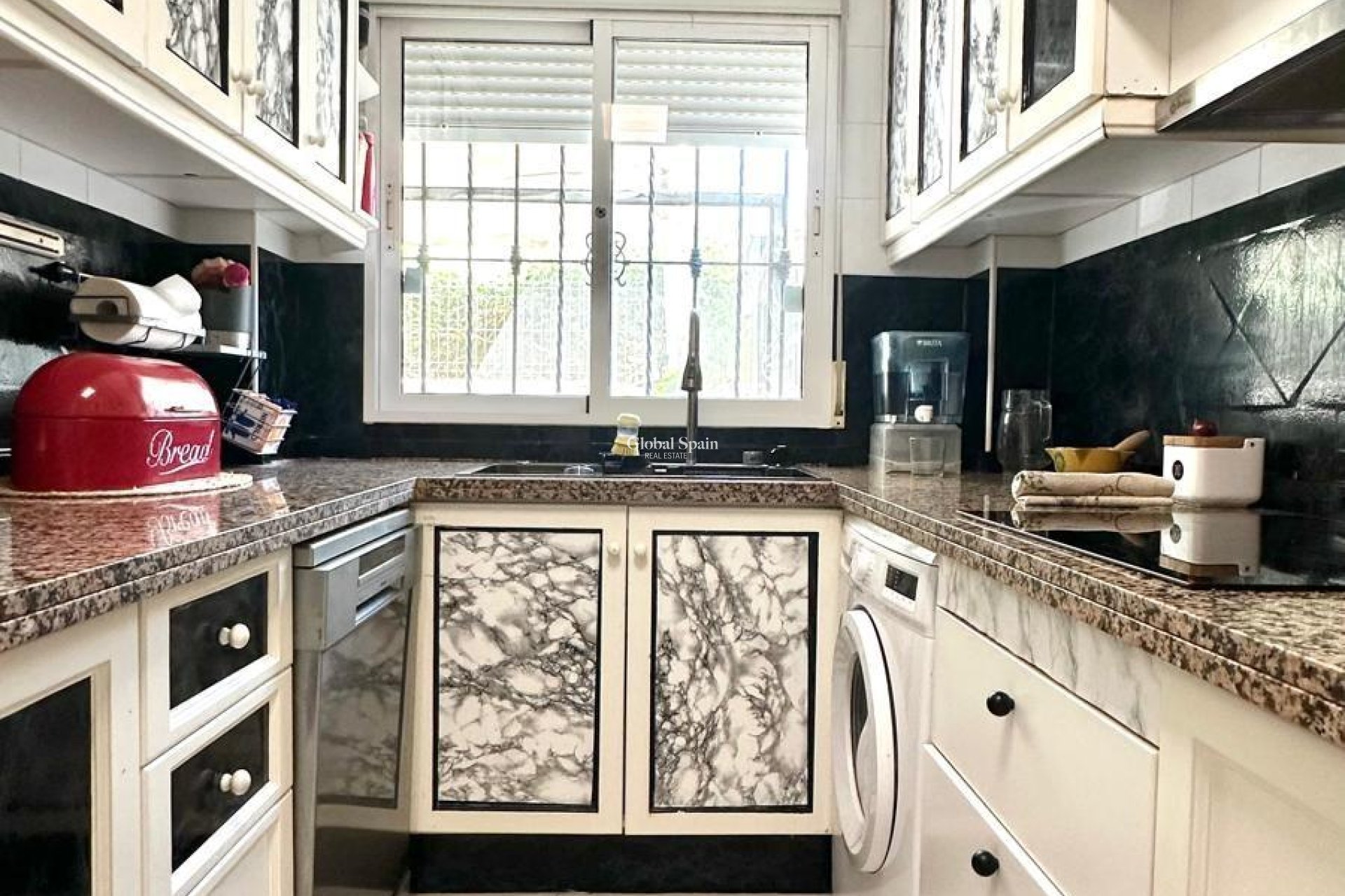 Wederverkoop - VILLA -
ORIHUELA COSTA - La Regia