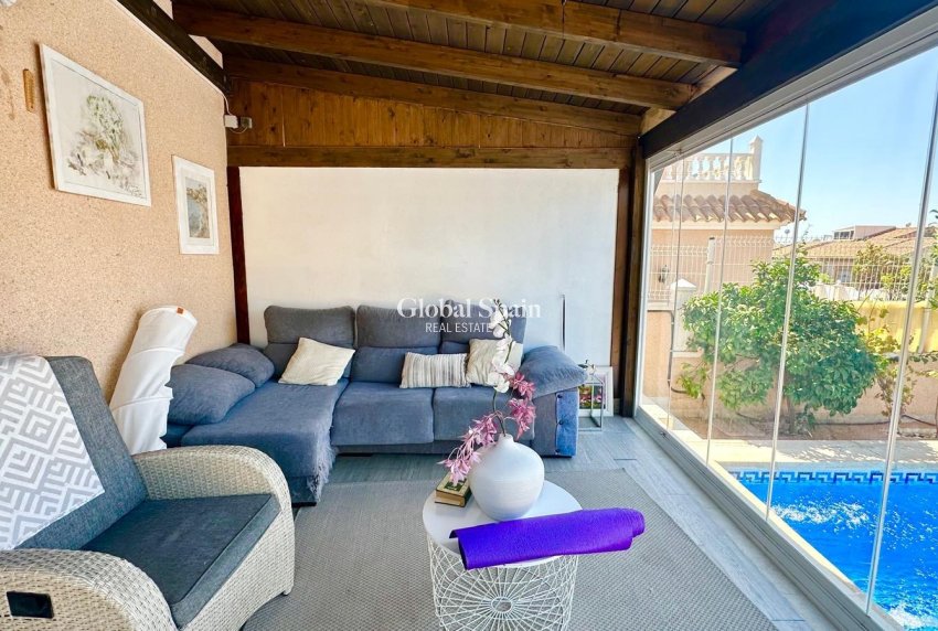 Wederverkoop - VILLA -
ORIHUELA COSTA - La Regia