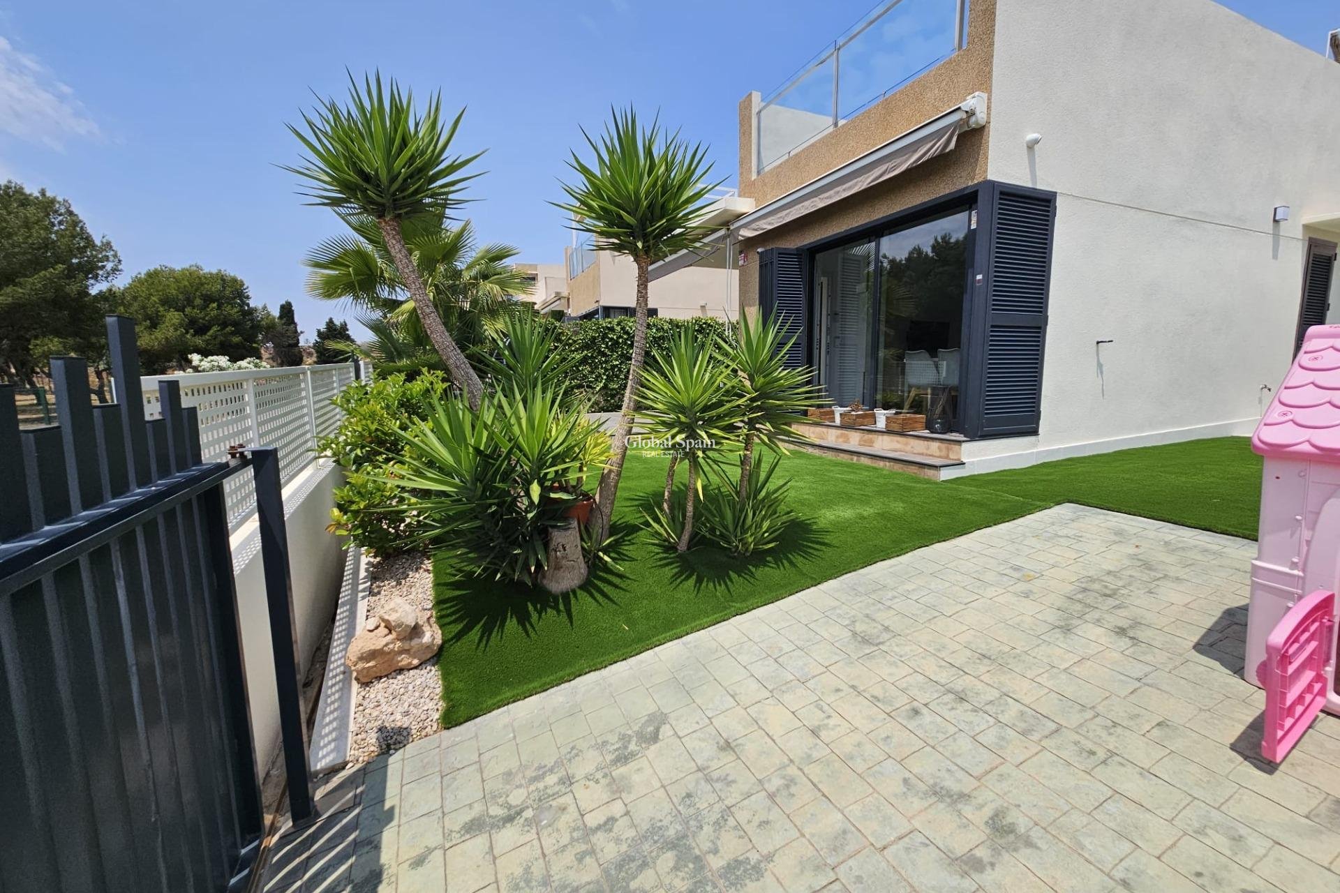 Wederverkoop - VILLA -
ORIHUELA COSTA - La Regia