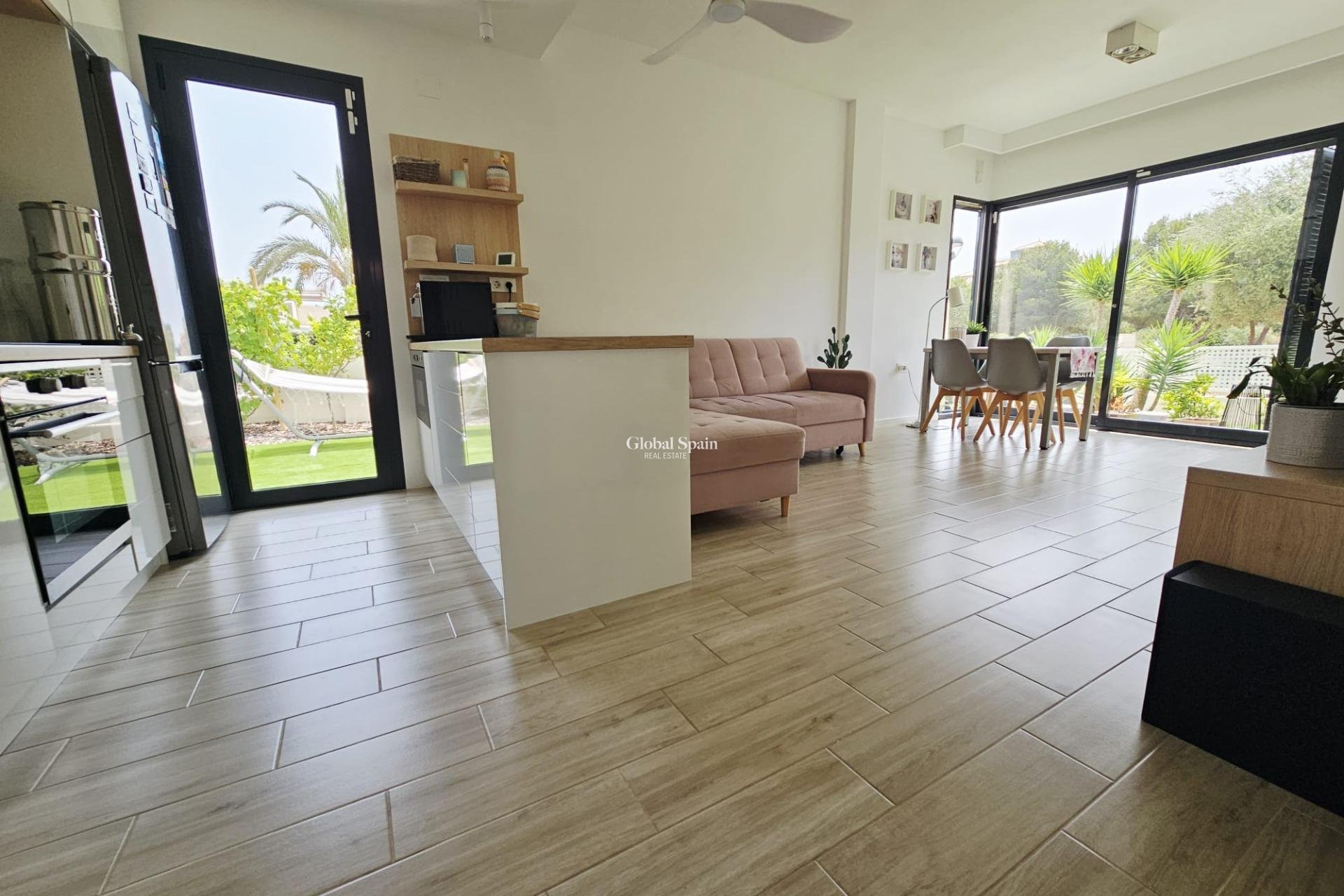 Wederverkoop - VILLA -
ORIHUELA COSTA - La Regia