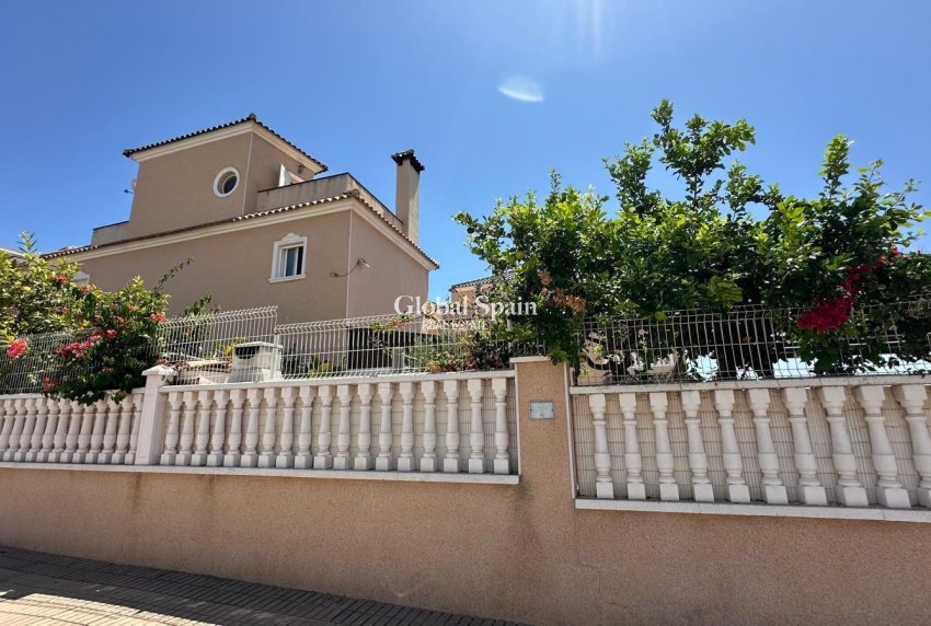 Wederverkoop - VILLA -
ORIHUELA COSTA - La Regia