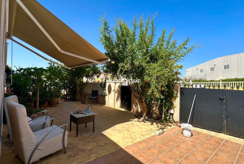 Wederverkoop - VILLA -
ORIHUELA COSTA - La Regia