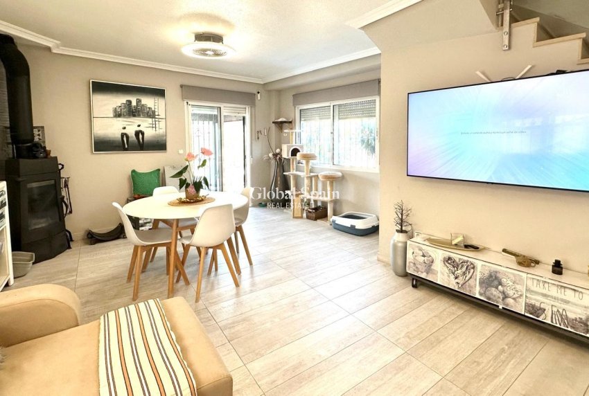 Wederverkoop - VILLA -
ORIHUELA COSTA - La Regia