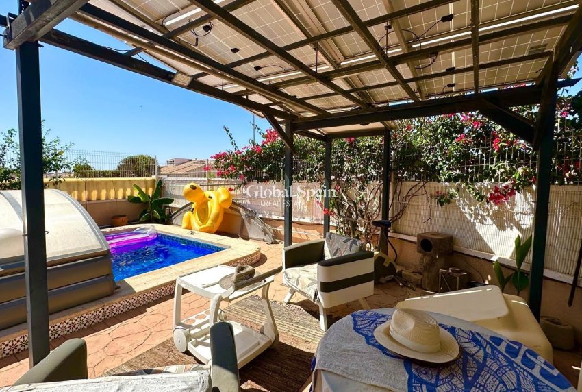 Wederverkoop - VILLA -
ORIHUELA COSTA - La Regia