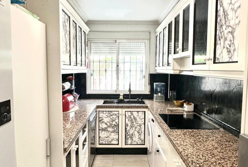 Wederverkoop - VILLA -
ORIHUELA COSTA - La Regia