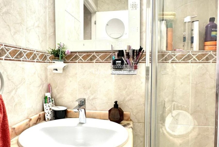 Wederverkoop - VILLA -
ORIHUELA COSTA - La Regia