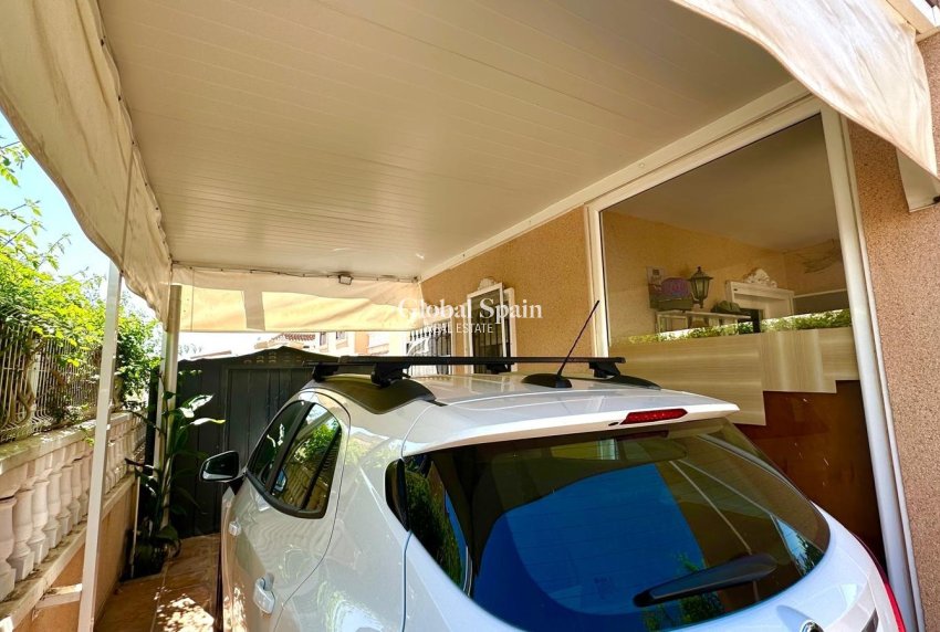 Wederverkoop - VILLA -
ORIHUELA COSTA - La Regia