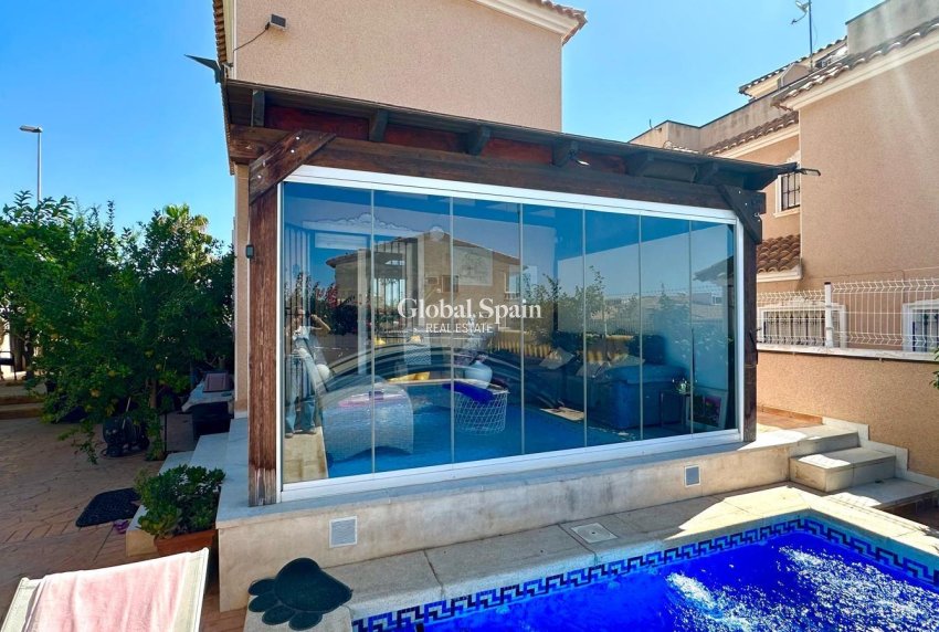 Wederverkoop - VILLA -
ORIHUELA COSTA - La Regia