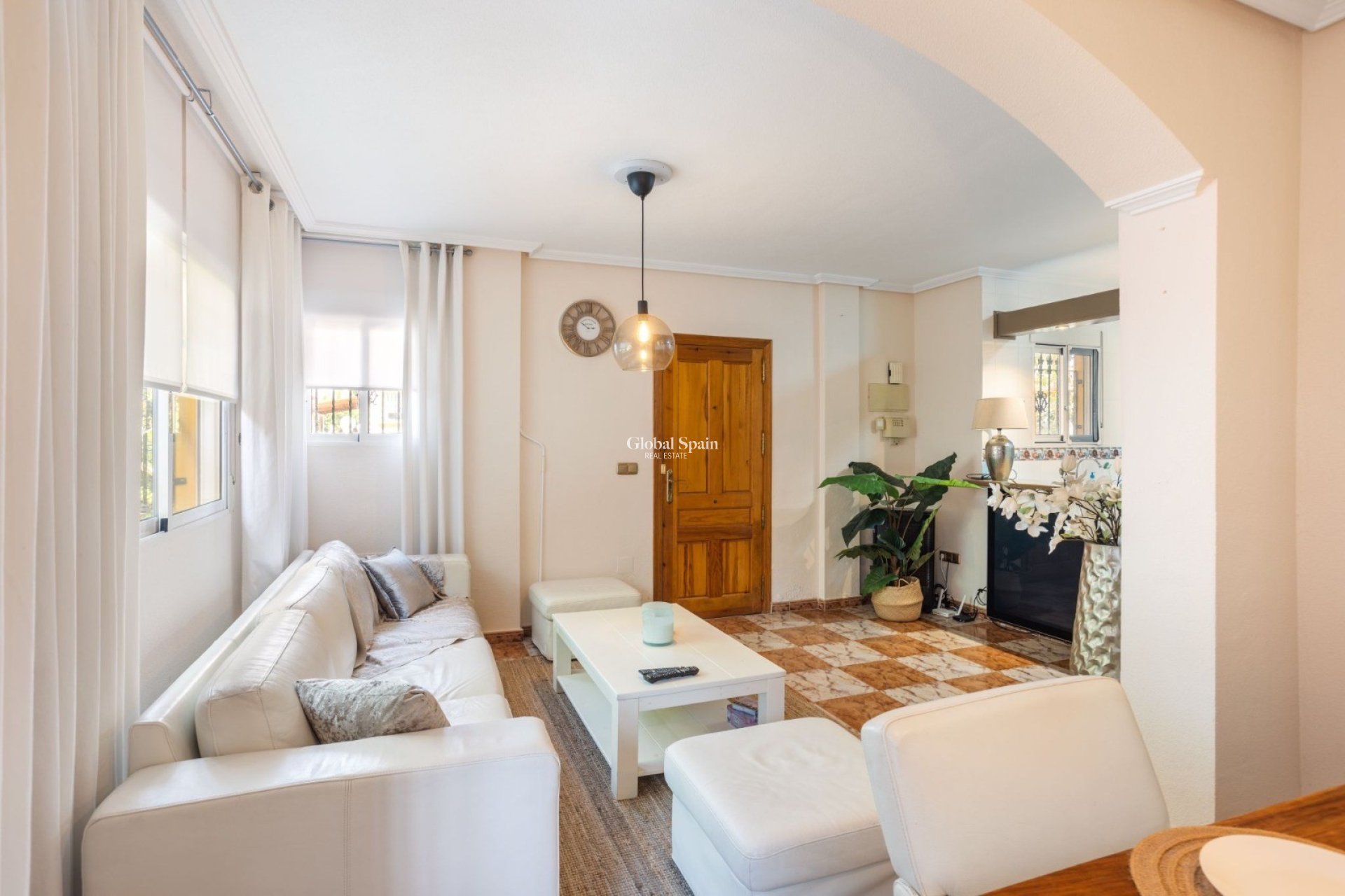 Wederverkoop - VILLA -
ORIHUELA COSTA - La Regia
