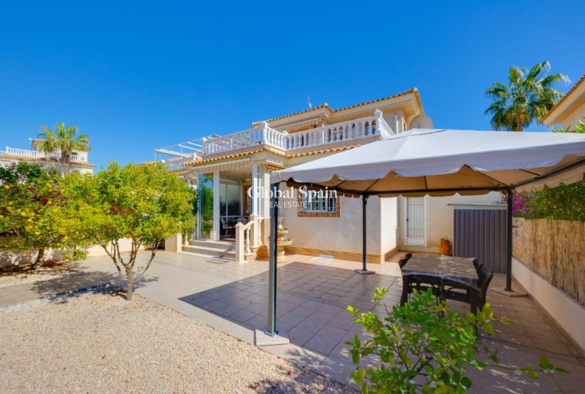 Wederverkoop - Villa -
ORIHUELA COSTA - La Zenia