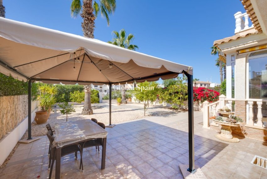 Wederverkoop - Villa -
ORIHUELA COSTA - La Zenia
