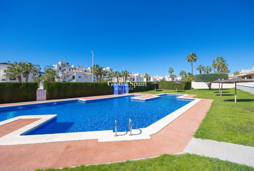 Wederverkoop - Villa -
ORIHUELA COSTA - La Zenia