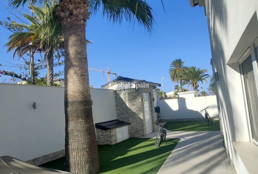 Wederverkoop - VILLA -
ORIHUELA COSTA - La Zenia