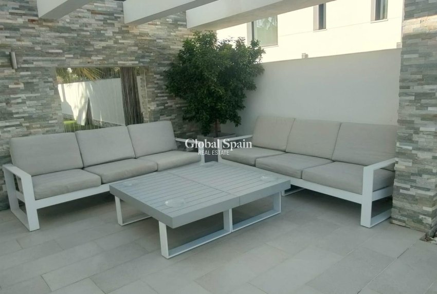 Wederverkoop - VILLA -
ORIHUELA COSTA - La Zenia