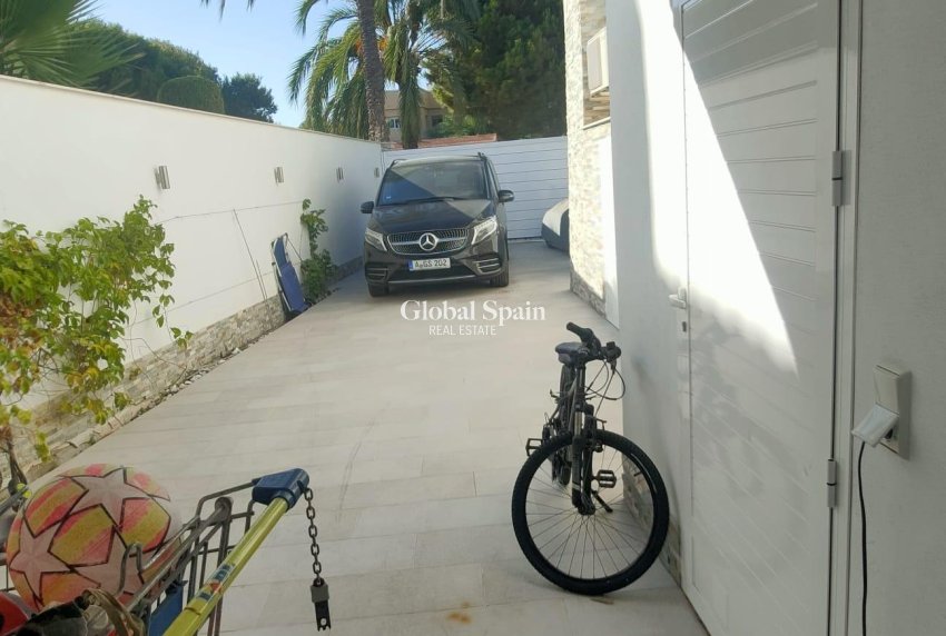 Wederverkoop - VILLA -
ORIHUELA COSTA - La Zenia