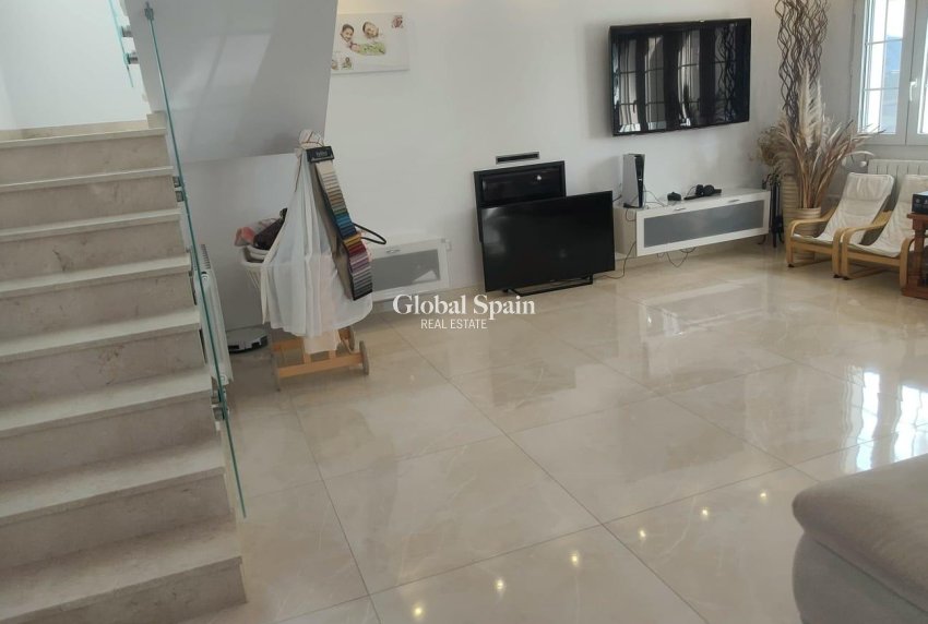 Wederverkoop - VILLA -
ORIHUELA COSTA - La Zenia