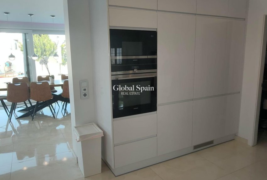 Wederverkoop - VILLA -
ORIHUELA COSTA - La Zenia