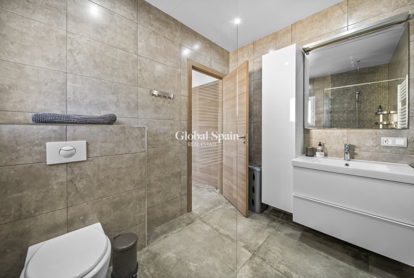 Wederverkoop - VILLA -
ORIHUELA COSTA - La Zenia