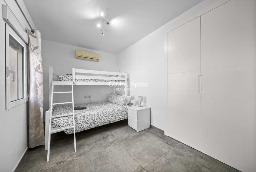 Wederverkoop - VILLA -
ORIHUELA COSTA - La Zenia