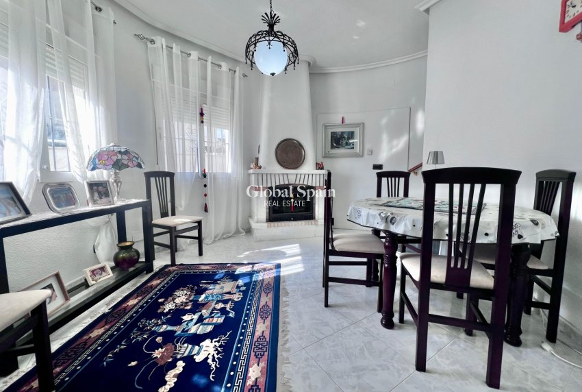 Wederverkoop - VILLA -
ORIHUELA COSTA - La Zenia