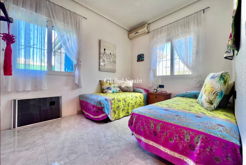 Wederverkoop - VILLA -
ORIHUELA COSTA - La Zenia