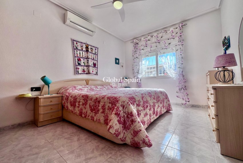 Wederverkoop - VILLA -
ORIHUELA COSTA - La Zenia