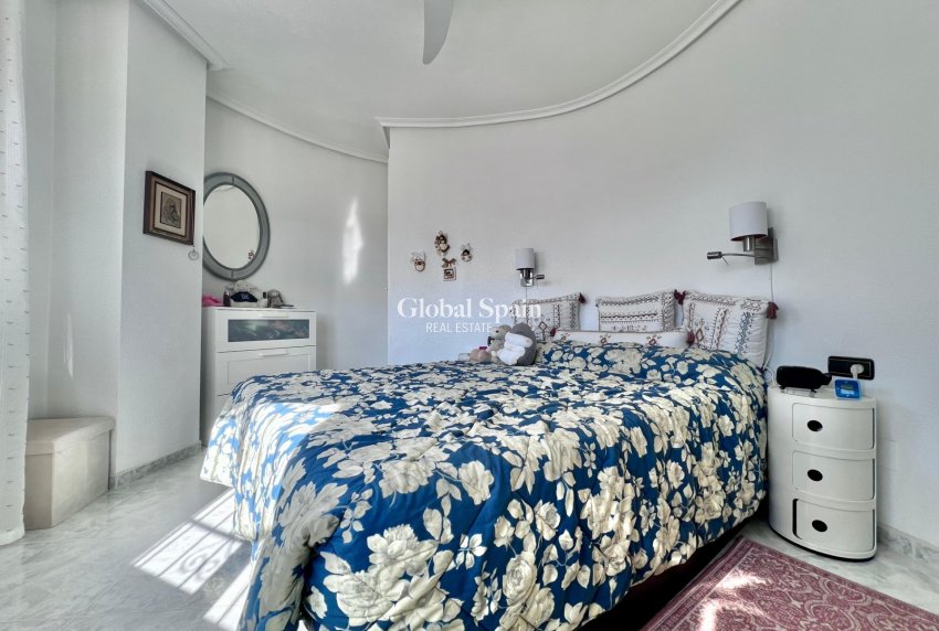 Wederverkoop - VILLA -
ORIHUELA COSTA - La Zenia