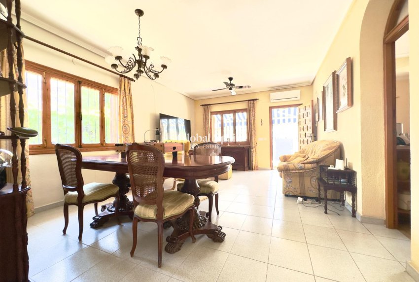 Wederverkoop - VILLA -
ORIHUELA COSTA - La Zenia