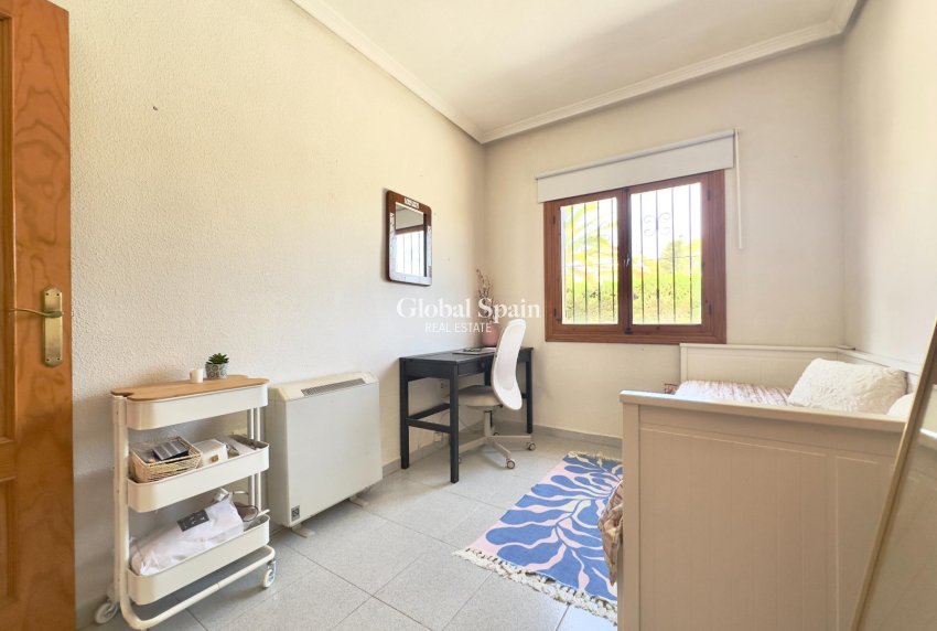 Wederverkoop - VILLA -
ORIHUELA COSTA - La Zenia
