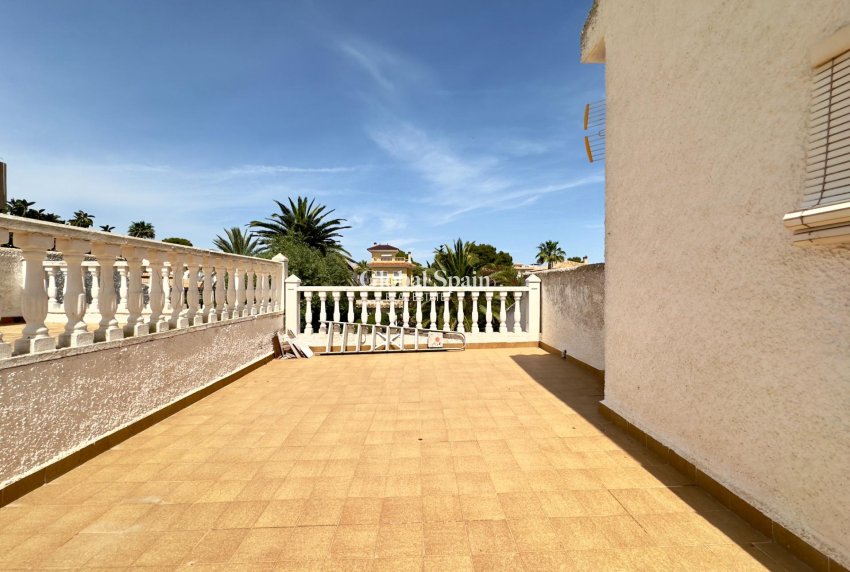 Wederverkoop - VILLA -
ORIHUELA COSTA - La Zenia