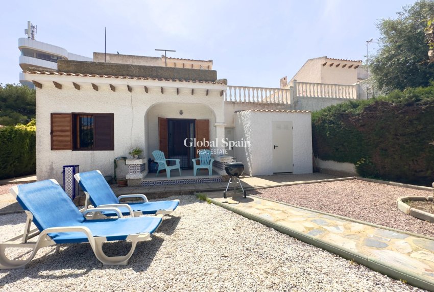 Wederverkoop - VILLA -
ORIHUELA COSTA - La Zenia