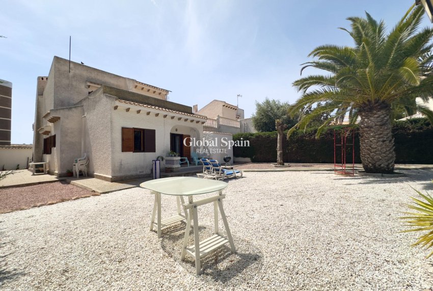Wederverkoop - VILLA -
ORIHUELA COSTA - La Zenia